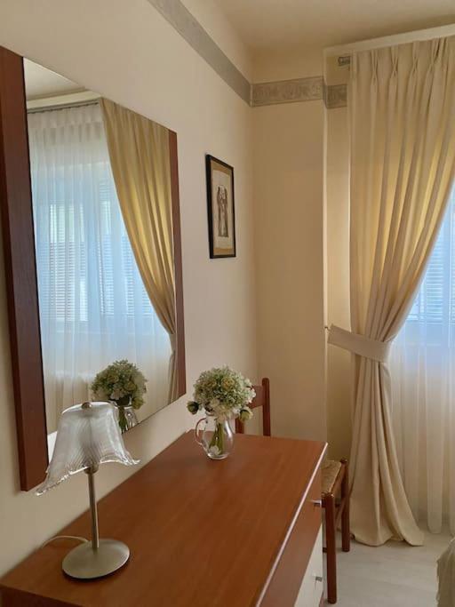 Lovely & Quiet 1-Bedroom Condo With Free Parking Bukares Bagian luar foto